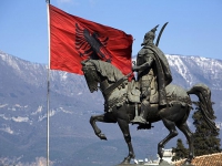 Албания - памятник