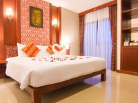 Patong Hemingways Hotel - 