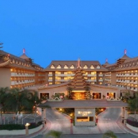 Royal Dragon Hotel  5*